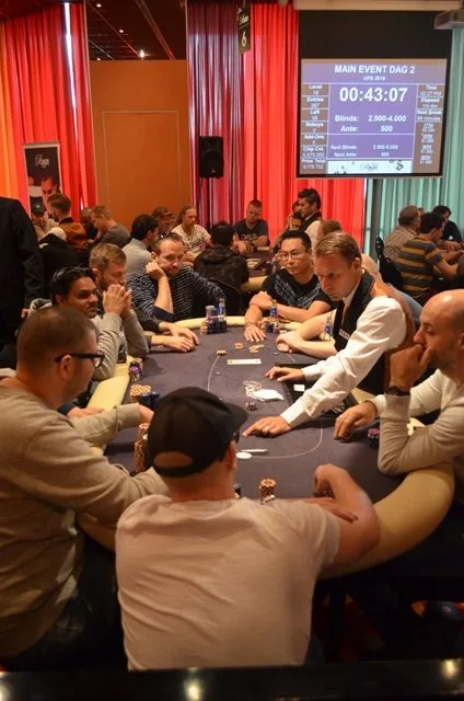 Tafel 10 | 2016/07 - Utrecht Poker Series - €700 NLHE Main Event 